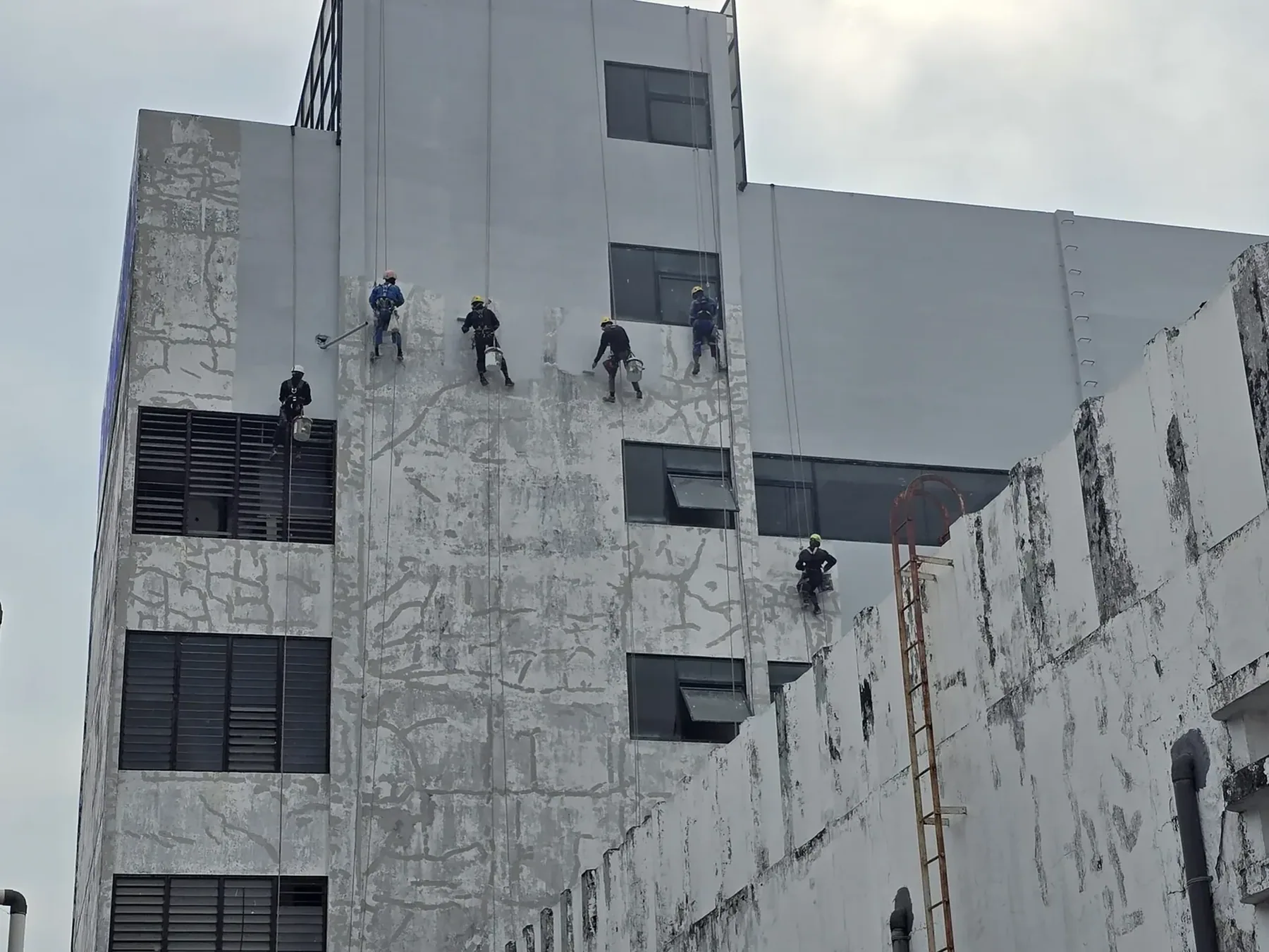 Pengecatan gedung Jakarta Timur